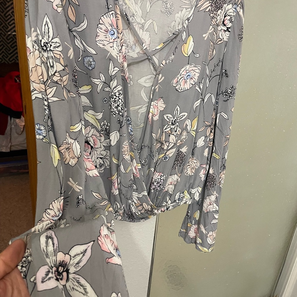 Rue21 Floral Print Blouse in Gray and Pink - Picture 2 of 5